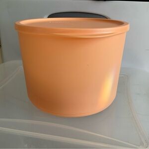 Tupperware Round Container Storage 9 cups light peach New!